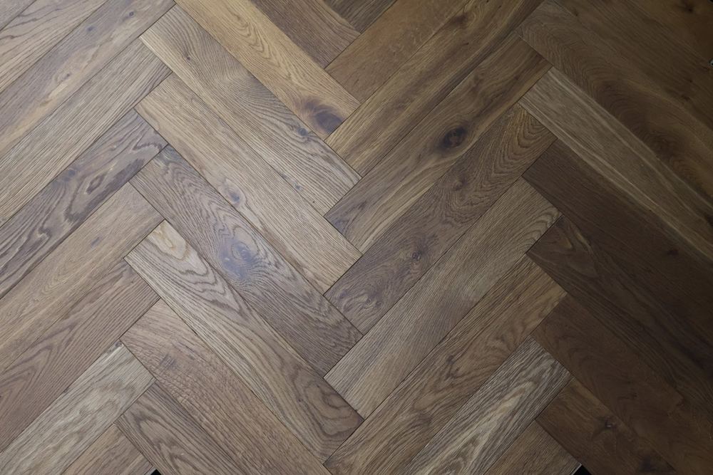 14mm Engineered Wood Chevron Click System Modern Line Narrow Planks