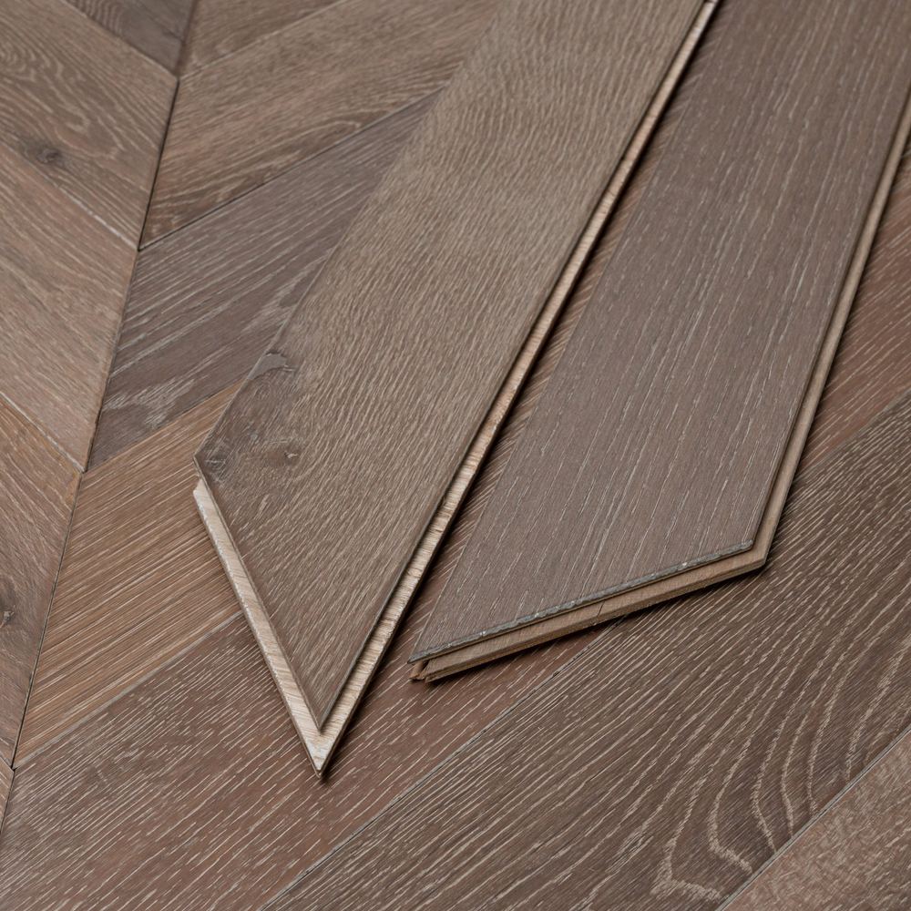 14mm Engineered Wood Chevron Click System Smoked / Double Smoked Modern Line Narrow Planks Mid Oak Rich
