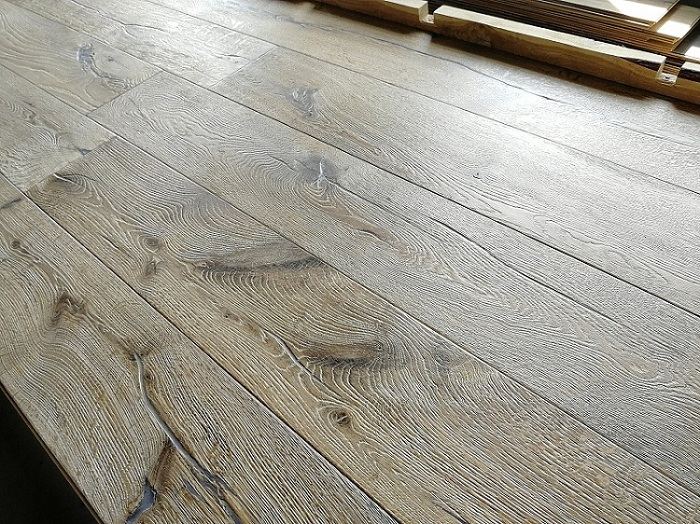 15mm Engineered Wood Straight Plank Tongue & Groove Brushed Distressed Invisible Oiled Heritage Collection Wide Planks Mid Oak Light