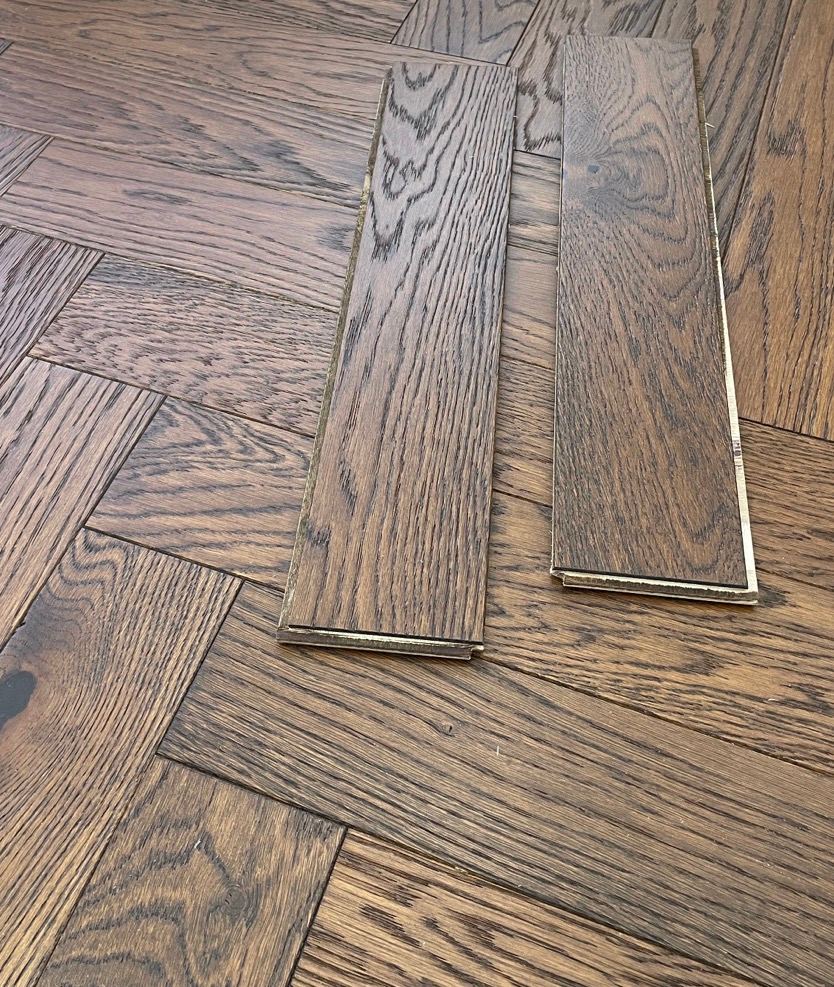 10mm Engineered Wood Herringbone Tongue & Groove Whiskey Oak Brushed 10mm Herringbone Narrow Planks Mid Oak Light