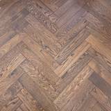 10mm Engineered Wood Herringbone Tongue & Groove Whiskey Oak Brushed 10mm Herringbone Narrow Planks Mid Oak Light - Image 3