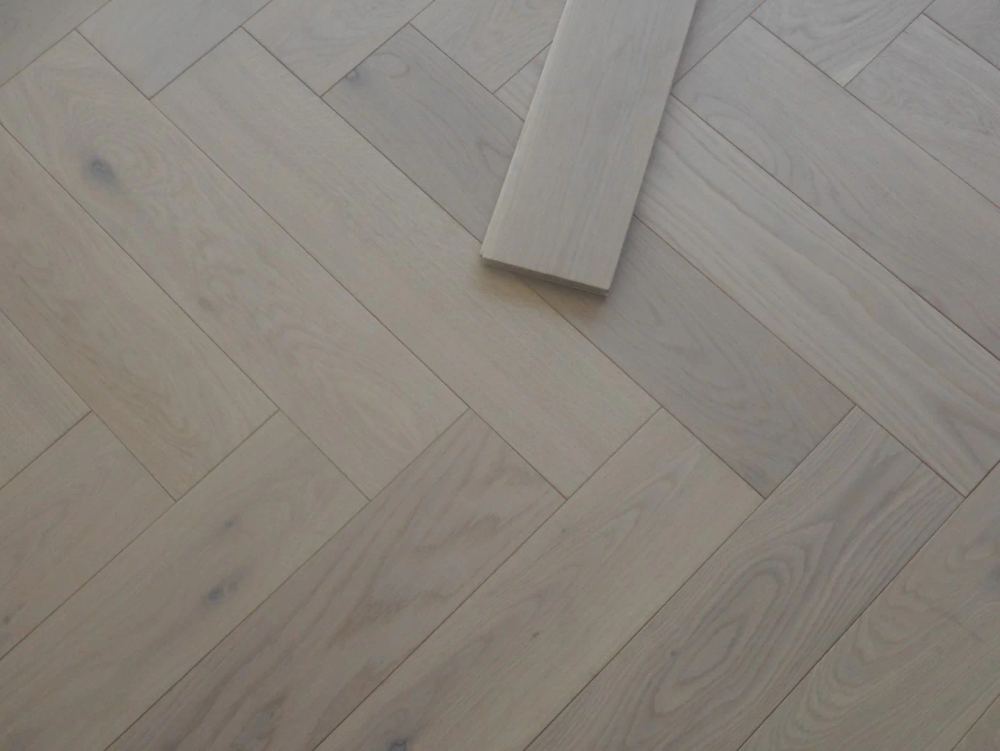 14mm Engineered Wood Herringbone Tongue & Groove Oiled Modern Line Pale/White