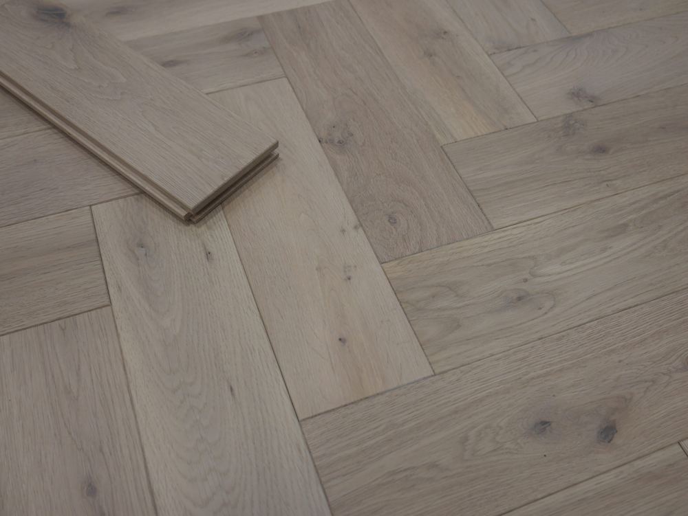 18mm Solid Wood Herringbone Click System Traditional Line Narrow Planks
